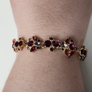 NWT Marchesa Gold-Tone Red Siam Stone Flex Bracelet